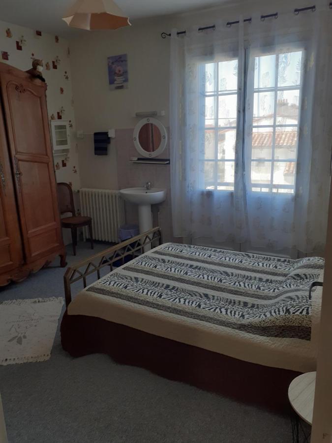 Ferienwohnung Pluie De Roses Royan Exterior foto